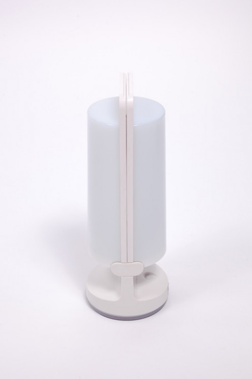 На солнечных батареях светильник Lutec P9041 W SOLAR