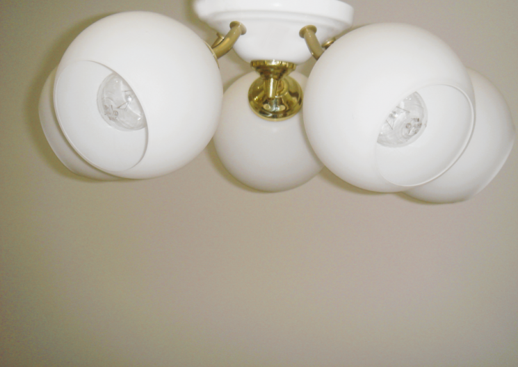 Люстра потолочная СЕВЕРНЫЙ СВЕТ 10 Нарцисс 3хЕ27 белый/золото/стекло(Ск)