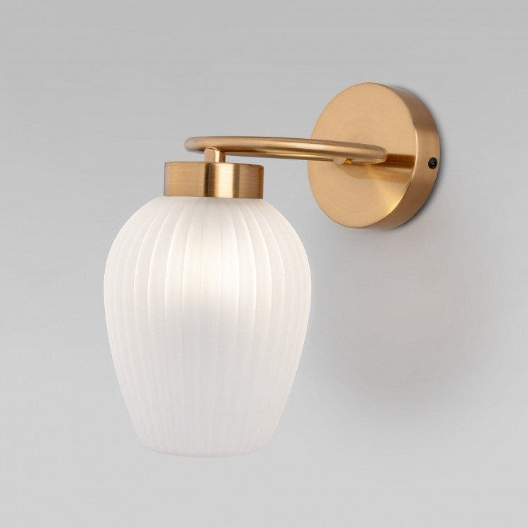 Настенный светильник с стеклянным плафоном Eurosvet 30184/1 латунь Alva